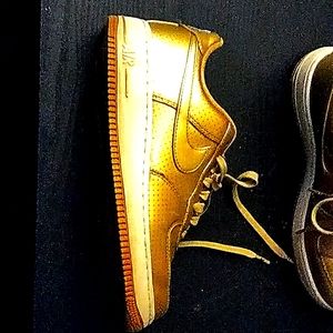 Nike Air force 1 gold